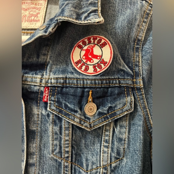 Levi's Boston Red Sox Blue Jean Jacket Classic Denim Style Size Small Womens - Picture 8 of 9